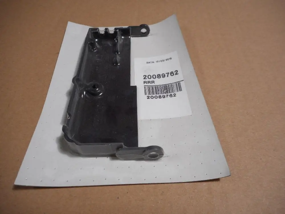 Schutzgitter für ein Steuergerät, dargestellt auf einem weißen Blatt mit Barcode. Eindeutig erkennbar ist ein Remeha-Produkt.